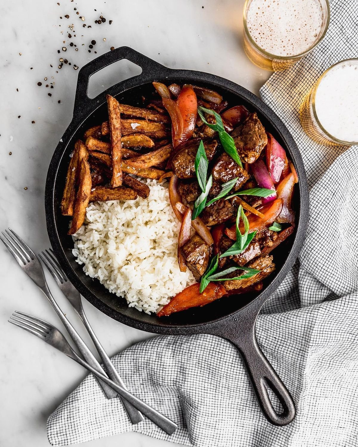 Lomo saltado El Chino Criollo by Belú