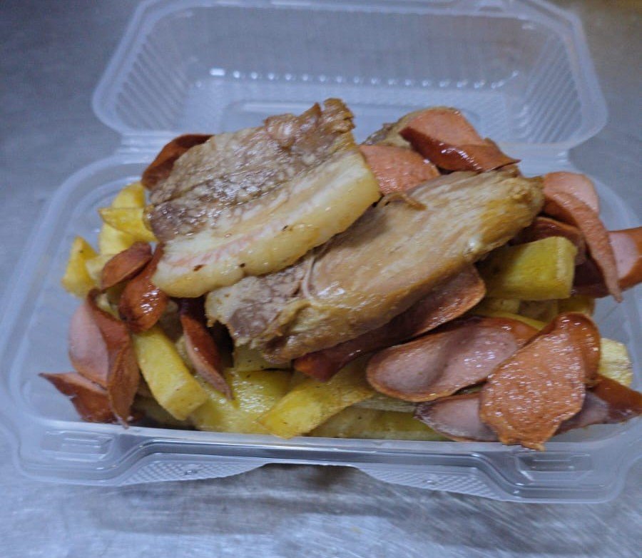 Salchipapa Chicharronera El Chino Criollo by Belú