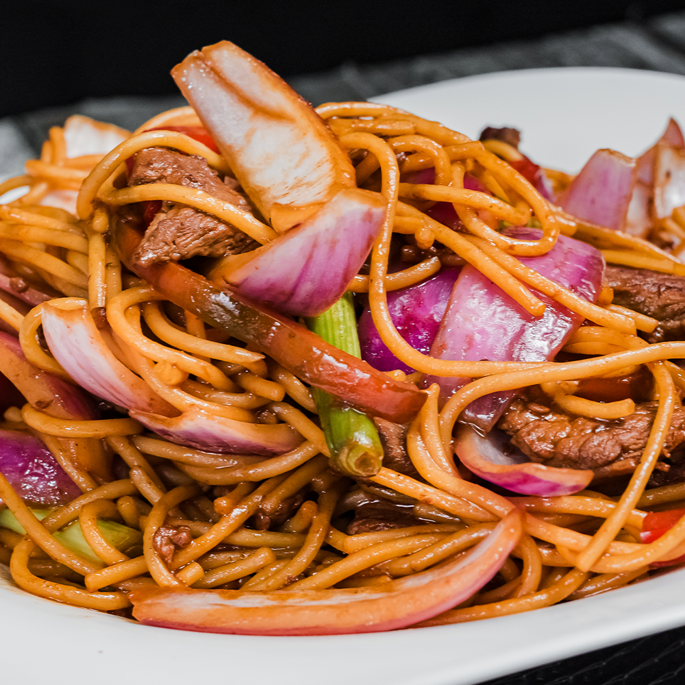 Tallarín Saltado El Chino Criollo by Belú